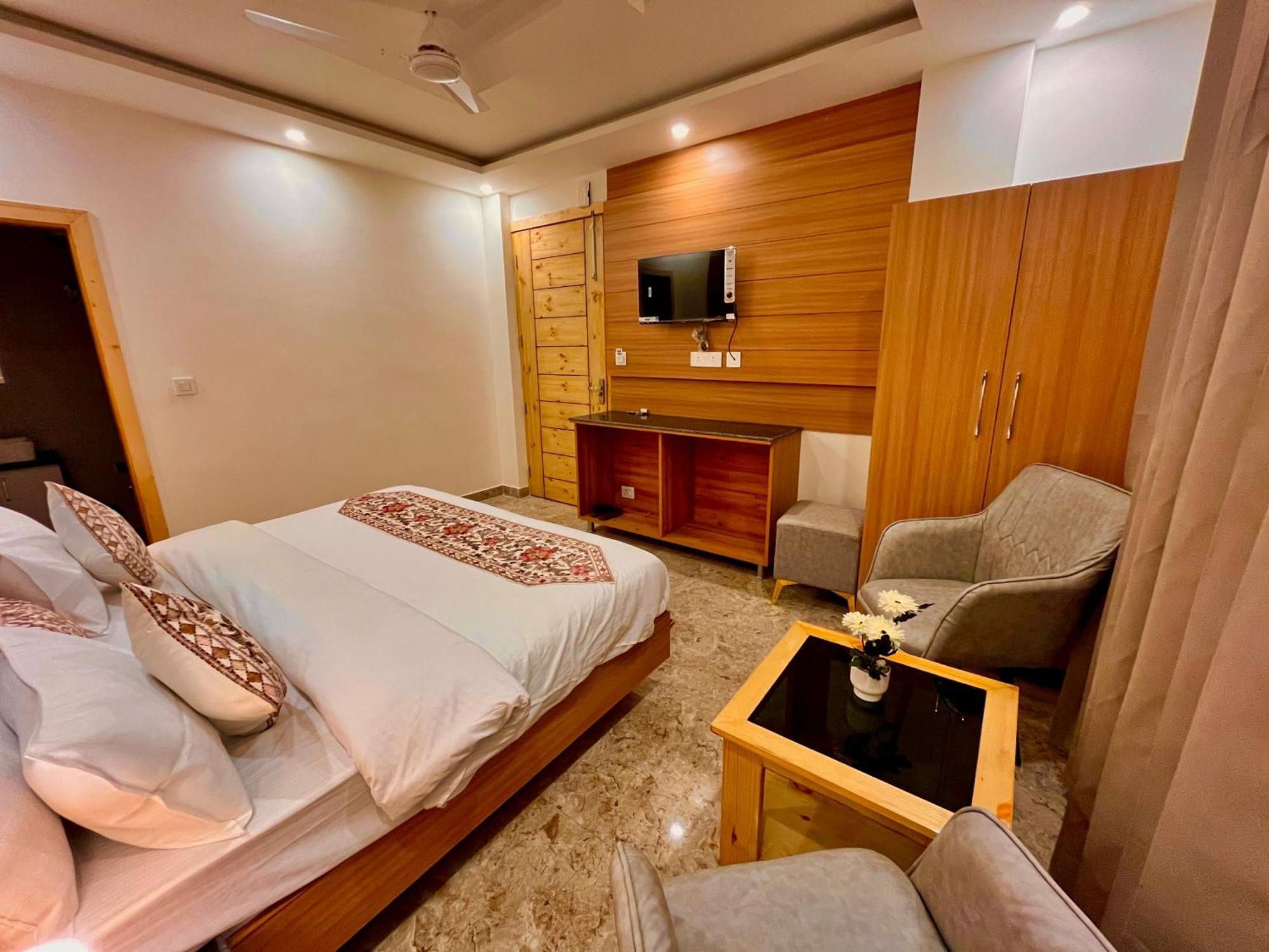 Hotel Classic Crown - #Scenic Mountain View #Open Terrace #Parking #Premium Rooms With Balcony #Guest Preferred #Best Selling Hotel In Mussoorie Exterior foto