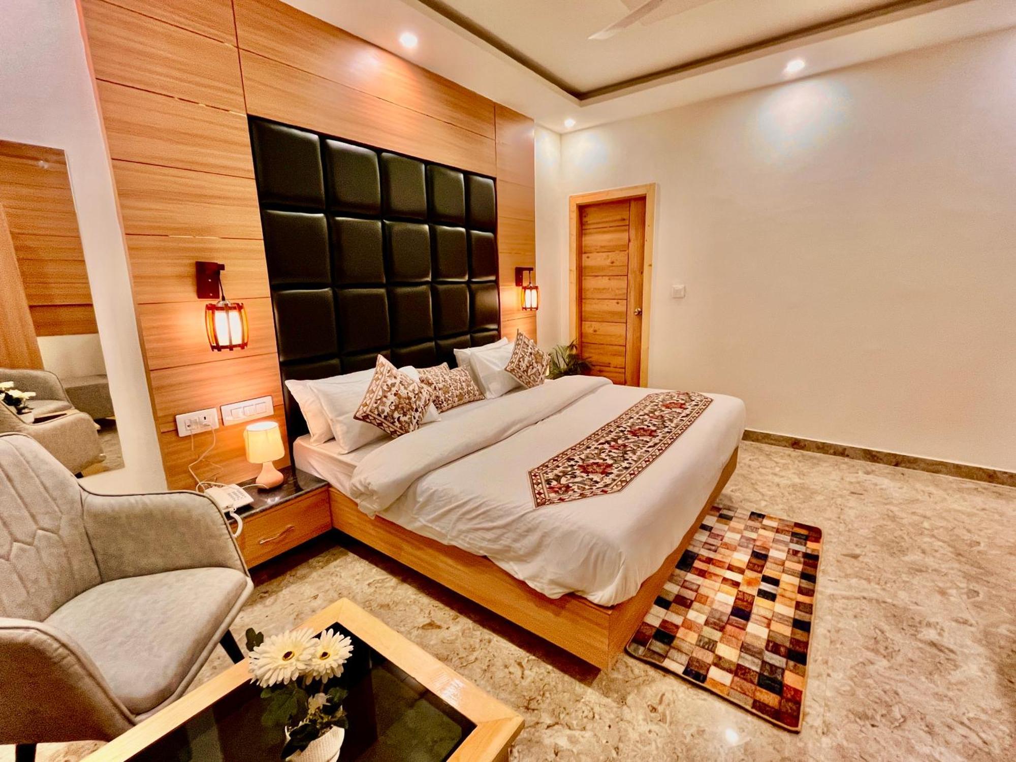 Hotel Classic Crown - #Scenic Mountain View #Open Terrace #Parking #Premium Rooms With Balcony #Guest Preferred #Best Selling Hotel In Mussoorie Exterior foto